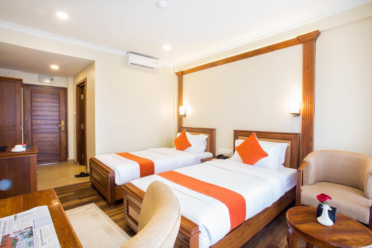 Hotel Portland Pokhara Exteriör bild