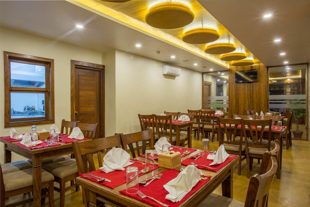 Hotel Portland Pokhara Exteriör bild