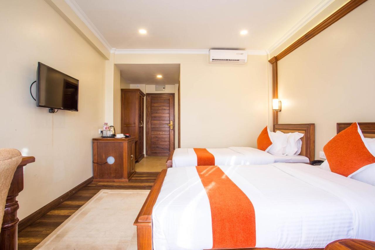 Hotel Portland Pokhara Exteriör bild