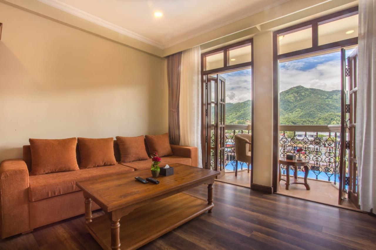 Hotel Portland Pokhara Exteriör bild
